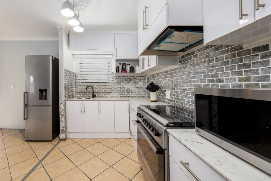 5 Bedroom Property for Sale in Hagley Western Cape